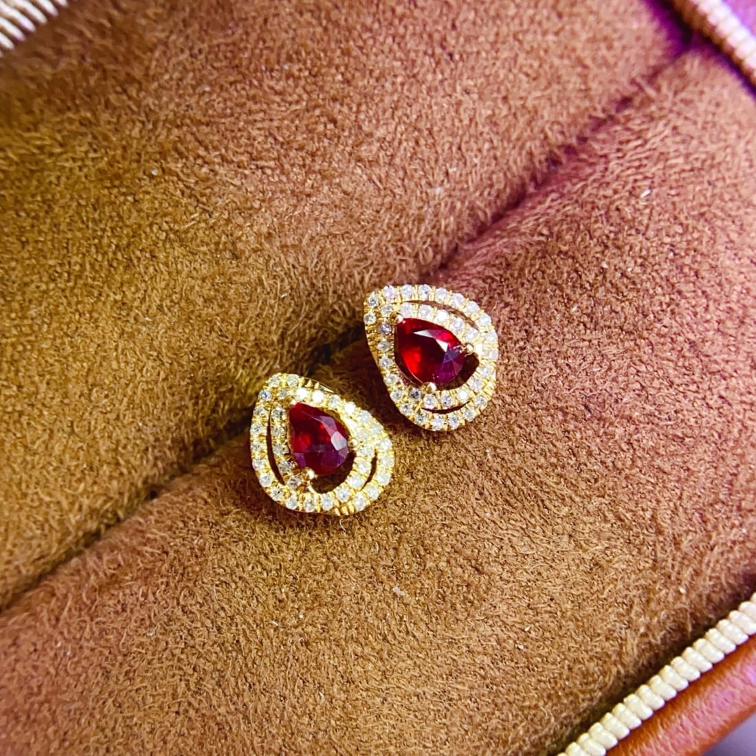 14k Gold 0.44 Ct Natural Ruby & Diamond Earrings: Ref:231156443 // gold content:14k gold // main gemstone:ruby // shape:pear // carat weight:0. 44ct // color:red // treatment:natural // // adjacent gemstone 2 : diamond // number of stones:68 //