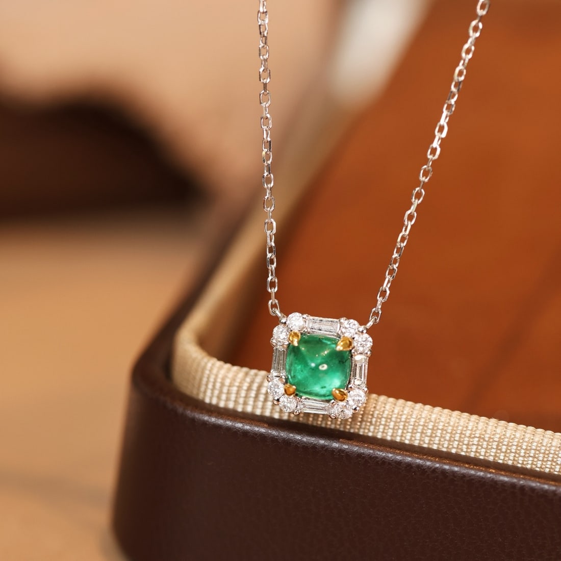 14k Gold 0.95 Ctw Natural Emerald & Diamond Necklace: Ref:231156444 // gold content:14k gold // main gemstone:emerald // shape:sugar-loaf // carat weight:0. 65ct // color:green // treatment:natural // // adjacent gemstone 2 : diamond // shape:multiple