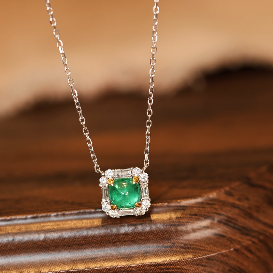 14k Gold 0.95 Ctw Natural Emerald & Diamond Necklace - 2