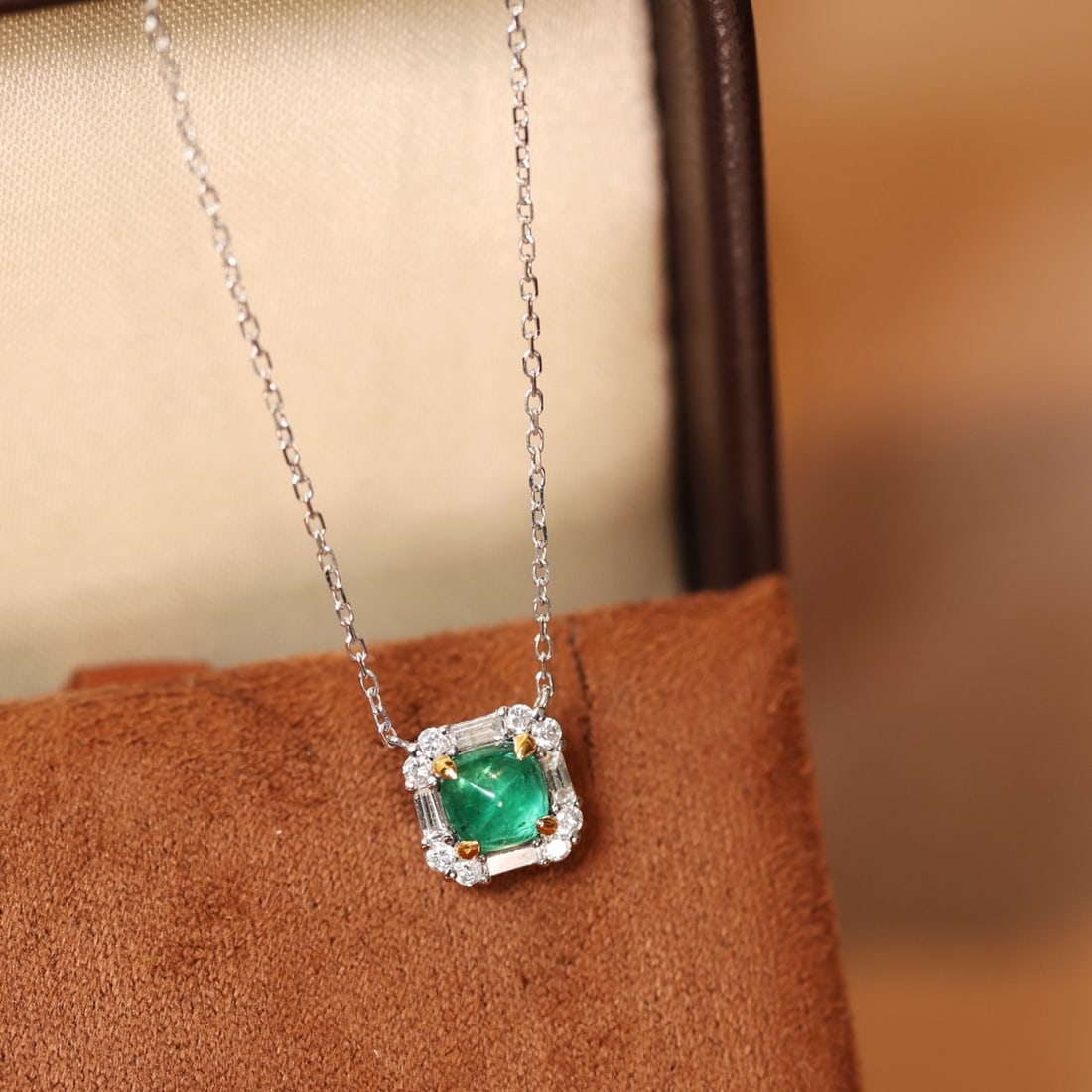 14k Gold 0.95 Ctw Natural Emerald & Diamond Necklace - 3