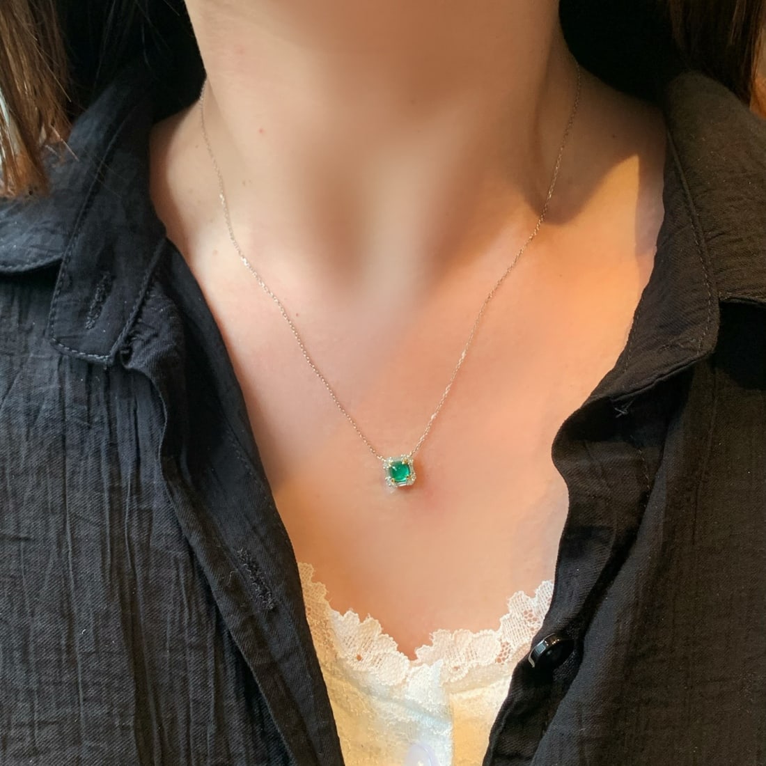 14k Gold 0.95 Ctw Natural Emerald & Diamond Necklace - 4