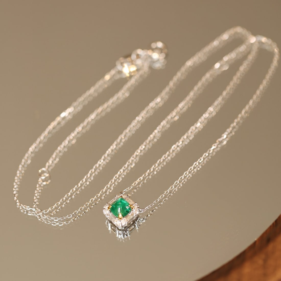 14k Gold 0.95 Ctw Natural Emerald & Diamond Necklace - 5