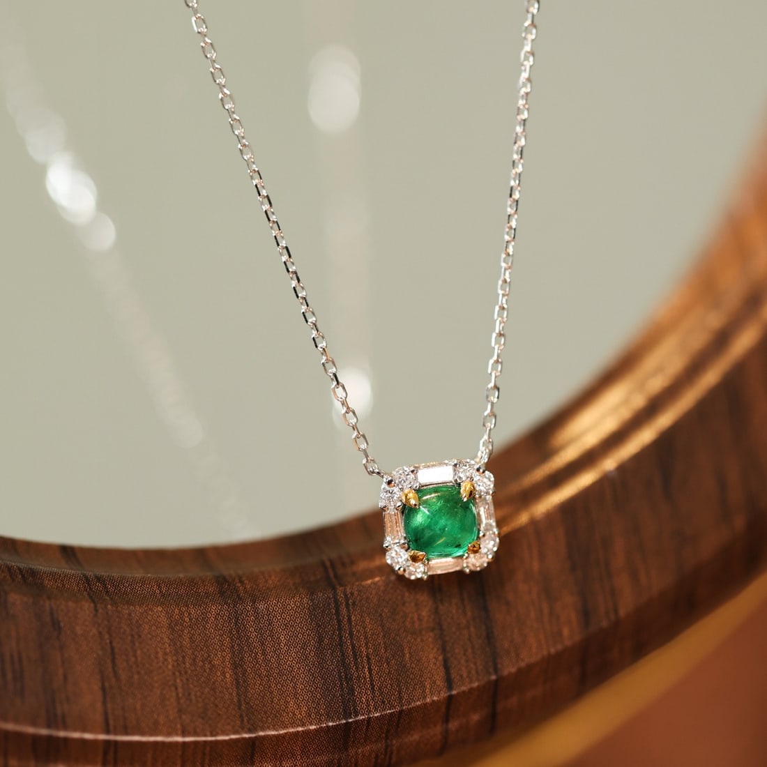 14k Gold 0.95 Ctw Natural Emerald & Diamond Necklace - 6