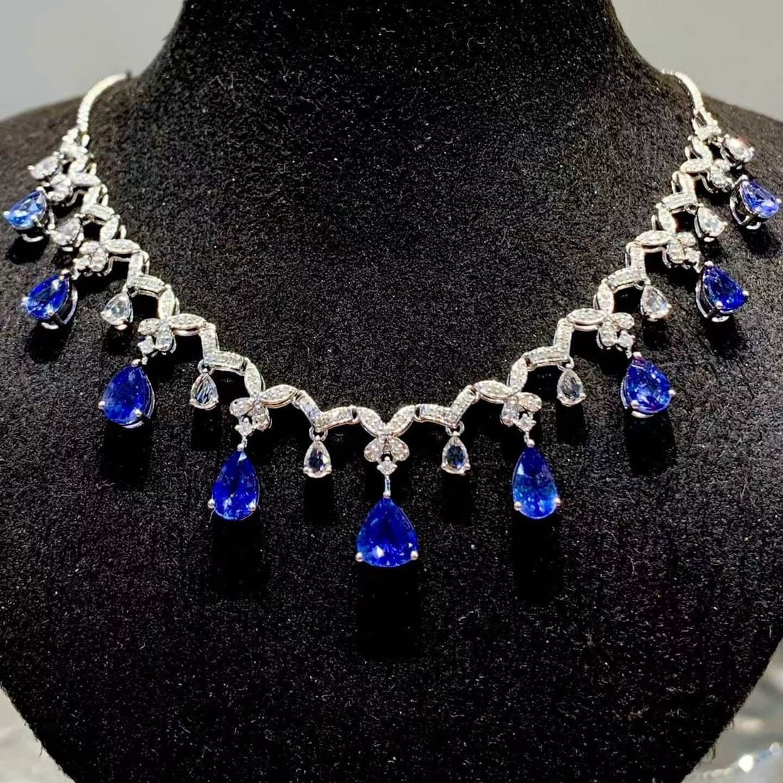 14k Gold 5.5 Ct Natural Sapphire & Diamond & Sapphire Necklace: Ref:231157001 // gold content:14k gold // main gemstone:sapphire // shape:pear // carat weight:5. 5ct // color:blue // treatment:natural // // adjacent gemstone 2 : diamond // shape:round // clarity