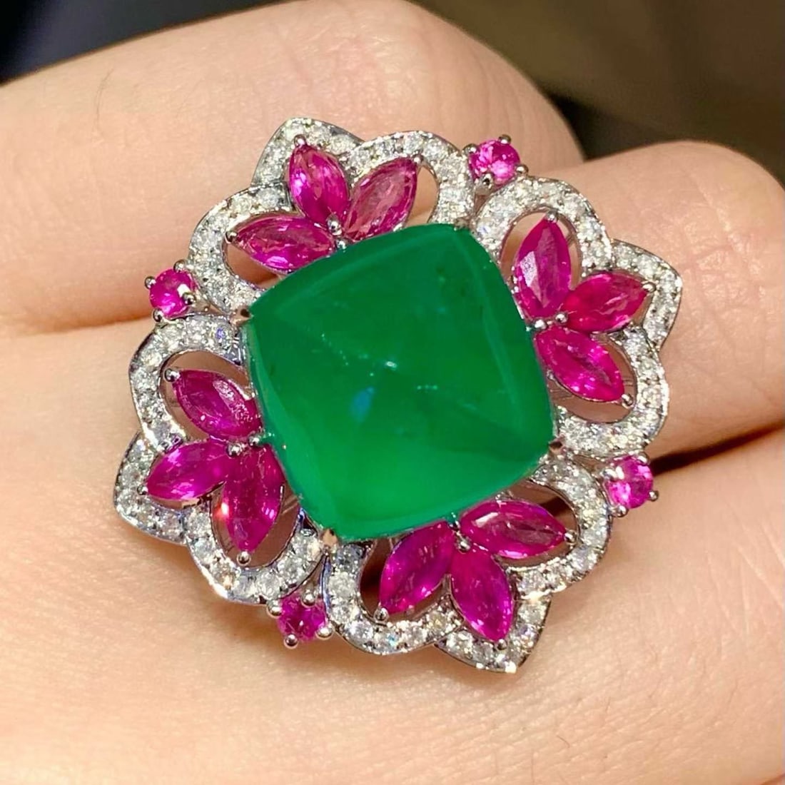 14k Gold 10.5 Ct Natural Emerald & Diamond Ring - 2