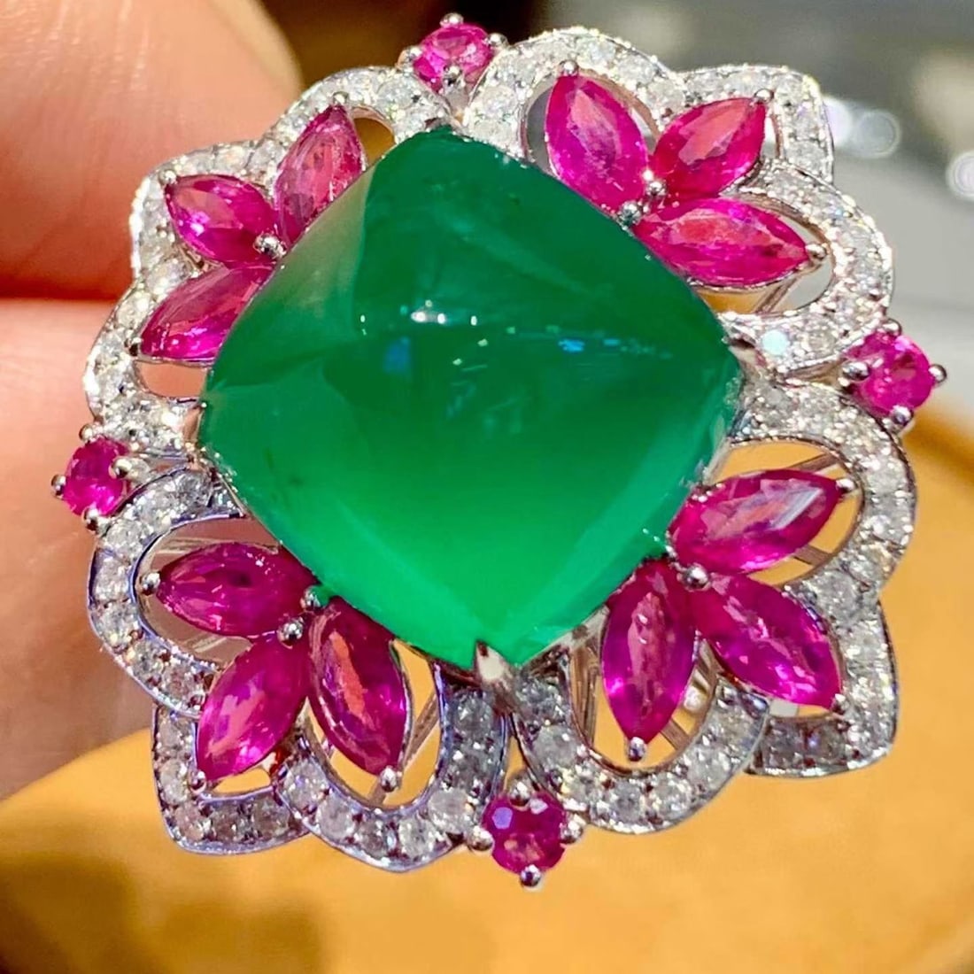 14k Gold 10.5 Ct Natural Emerald & Diamond Ring - 3