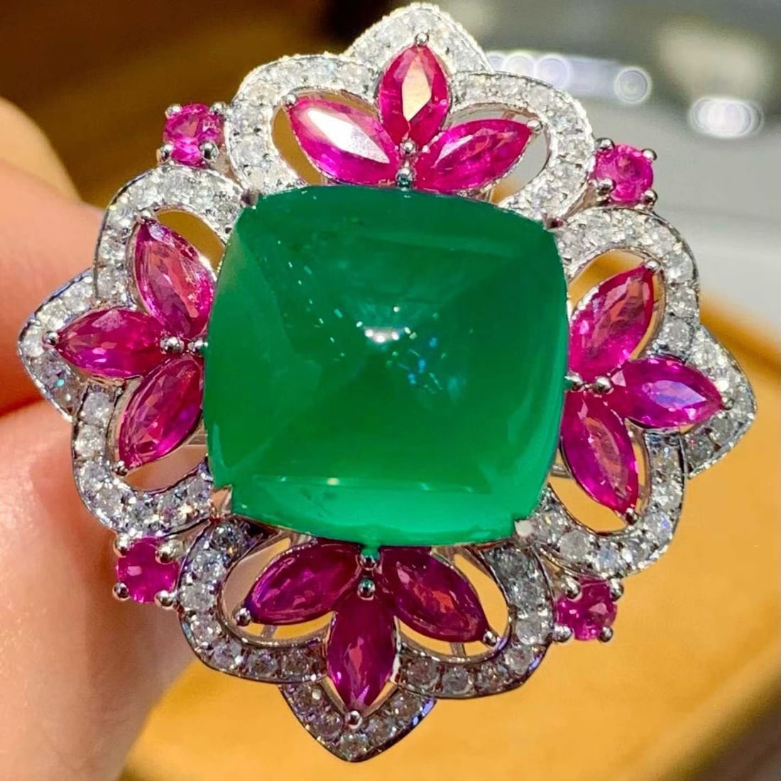 14k Gold 10.5 Ct Natural Emerald & Diamond Ring - 4