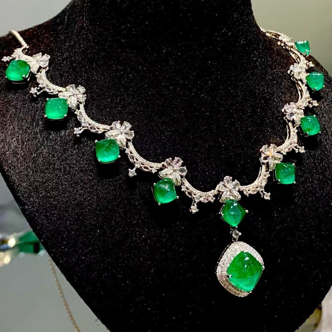 14k Gold 13.00 Ct Natural Emerald & Diamond & Sapphire Necklace - 5