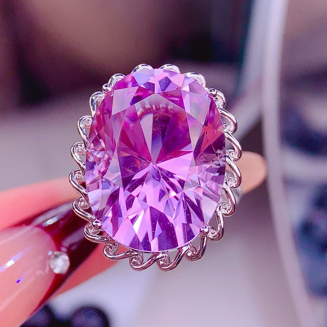 14k Gold 20.8 Ct Natural Kunzite & Diamond Ring: Ref:231157015 // gold content:14k gold // ring size:7. 25us // // main gemstone:kunzite // shape:oval // carat weight:20. 8ct // color:pinkish purple // treatment:natural // // adjacent gemstone 2 :