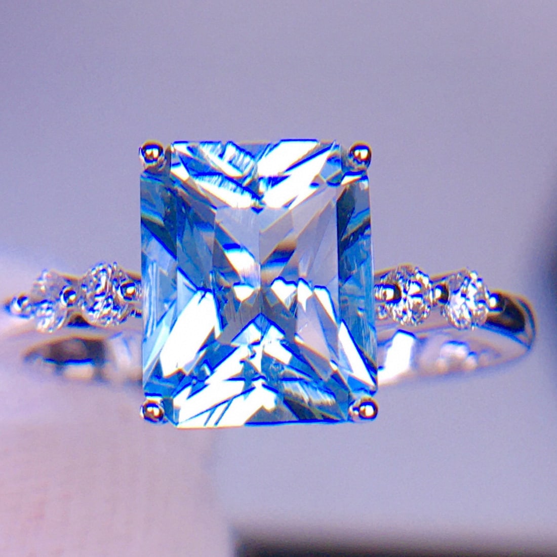 14k Gold 2.6 Ct Natural Aquamarine & Diamond Ring: Ref:231157017 // gold content:14k gold // ring size:7. 25us // // main gemstone:aquamarine // shape:radiant // carat weight:2. 6ct // color:blue // treatment:natural // // adjacent gemstone 2 : diamon