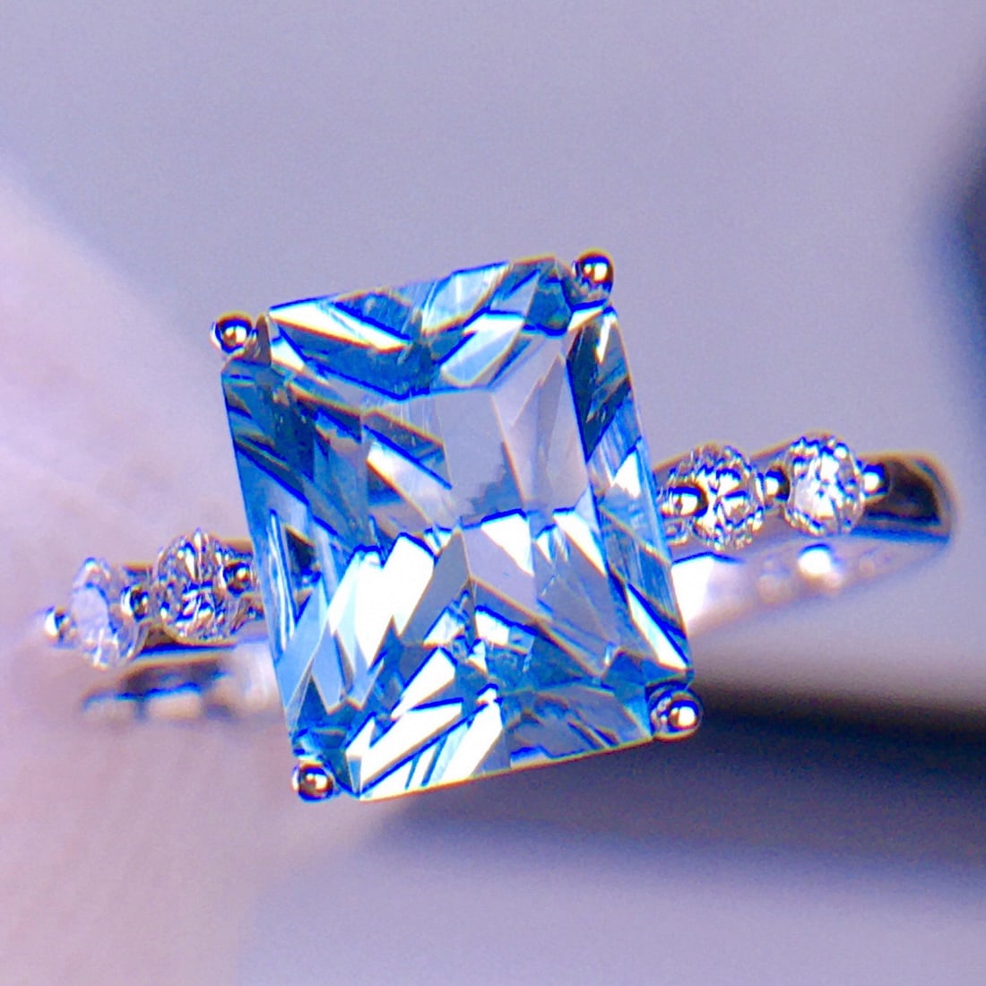 14k Gold 2.6 Ct Natural Aquamarine & Diamond Ring - 3
