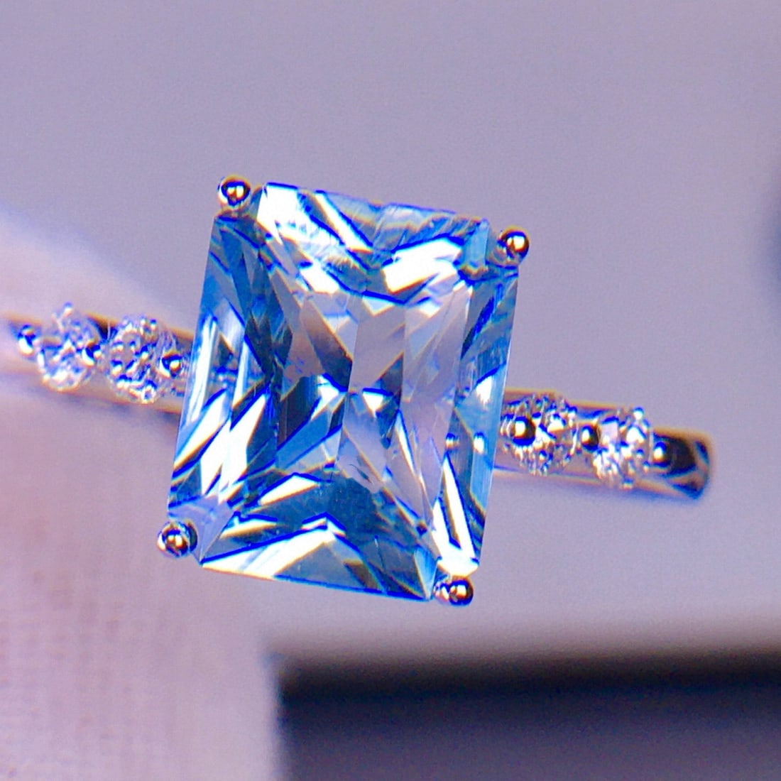 14k Gold 2.6 Ct Natural Aquamarine & Diamond Ring - 4
