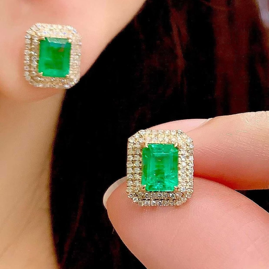 14k Gold 1.6 Ct Natural Emerald & Diamond Earrings - 4