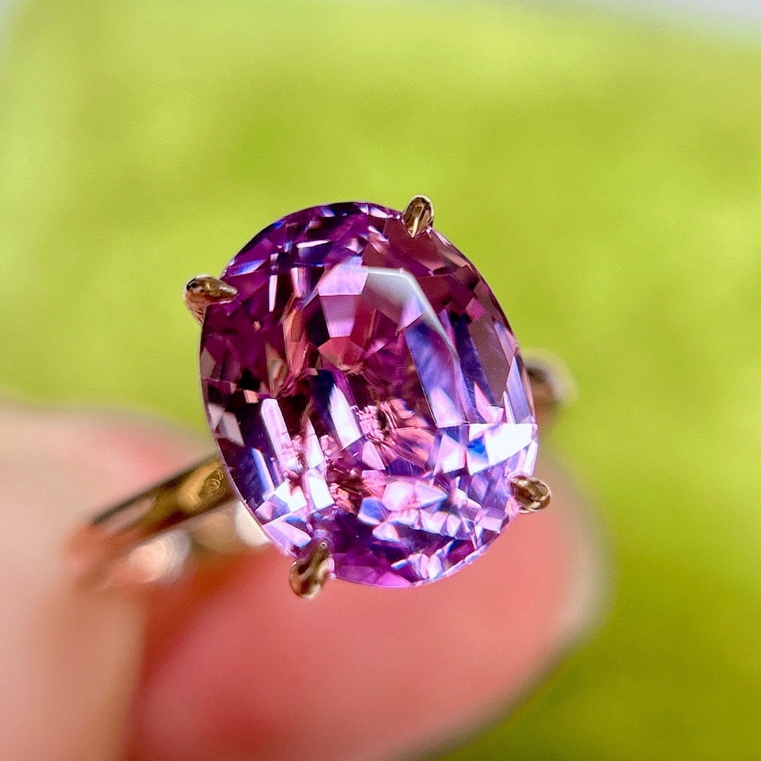 14k Gold 5.95 Ct Natural Kunzite & Solitaire Ring: Ref:231157054 // gold content:14k gold // ring size:7. 25us // // main gemstone:kunzite // shape:oval // carat weight:5. 95ct // color:pinkish purple // treatment:natural // Condition: New Low