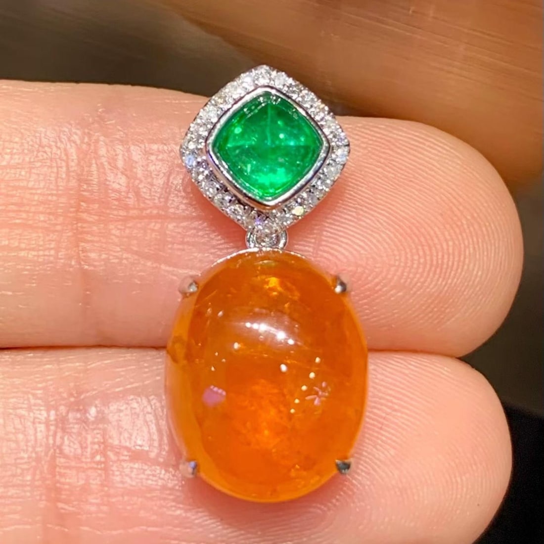 14k Gold 10.3 Ct Natural Spessartine & Diamond Pendant( Without Chain ): Ref:231157059 // gold content:14k gold // main gemstone:spessartine // shape:oval // carat weight:10. 3ct // color:orange // treatment:natural // // adjacent gemstone 2 : diamond // shape:round //