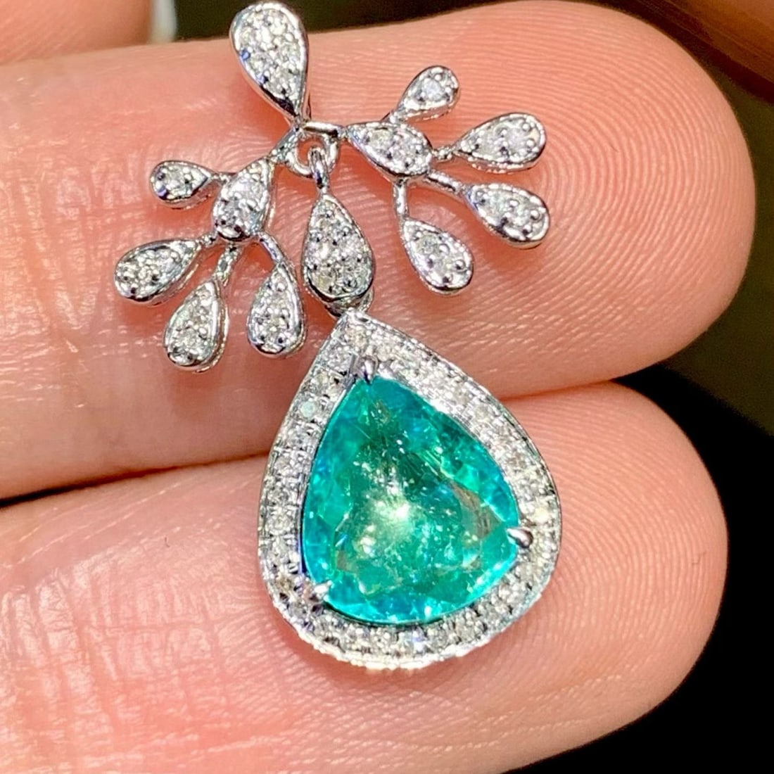 14k Gold 1.01 Ct Natural Paraiba Tourmaline & Diamond Pendant( Without Chain ): Ref:231157060 // gold content:14k gold // main gemstone:paraiba tourmaline // shape:pear // carat weight:1. 01ct // color:bluish green // treatment:natural // // adjacent gemstone 2 : diamond //