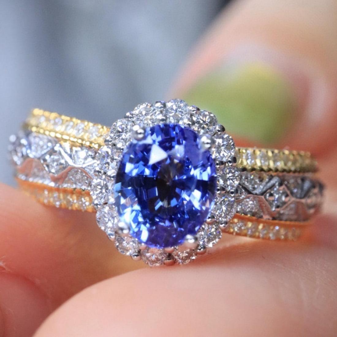 14k Gold 1.42 Ctw Natural Sapphire & Diamond Ring: Ref:231157078 // gold content:14k gold // ring size:7. 25us // // main gemstone:sapphire // shape:oval // carat weight:1. 02ct // color:cornflower blue // treatment:natural // // adjacent gemstone 2 :