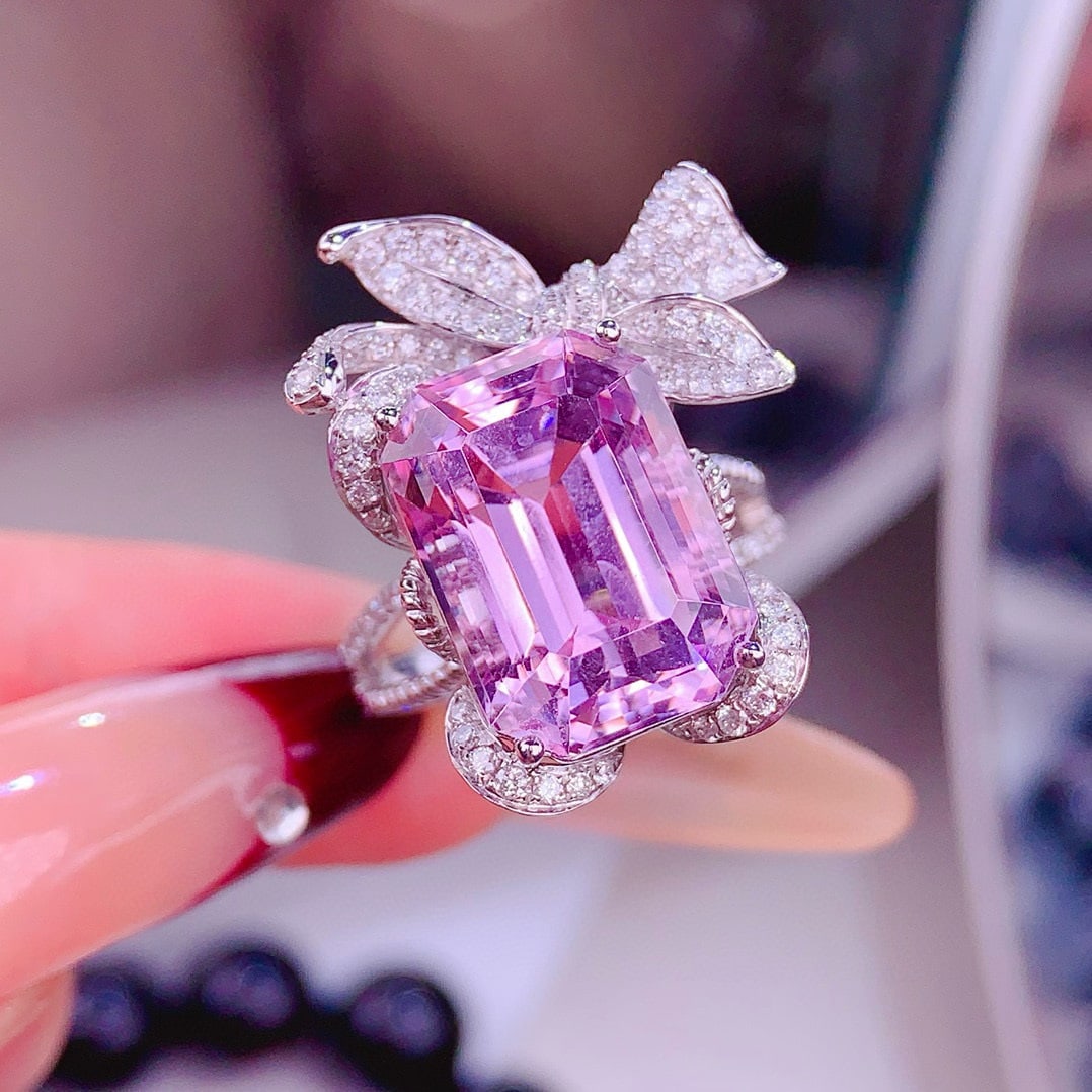 14k Gold 14.5 Ct Natural Kunzite & Diamond Ring: Ref:231157102 // gold content:14k gold // ring size:7. 25us // // main gemstone:kunzite // shape:octagonal // carat weight:14. 5ct // color:pinkish purple // treatment:natural // // adjacent gemstone 