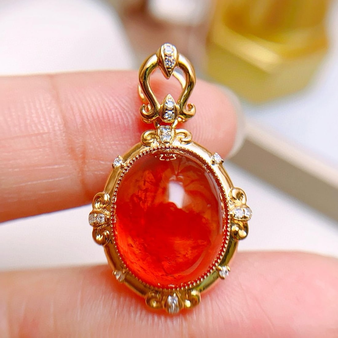 14k Gold 14.50 Ct Natural Spessartine & Diamond Pendant( Without Chain ): Ref:231157106 // gold content:14k gold // main gemstone:spessartine // shape:oval // carat weight:14. 50ct // color:orange // treatment:natural // // adjacent gemstone 2 : diamond // number of