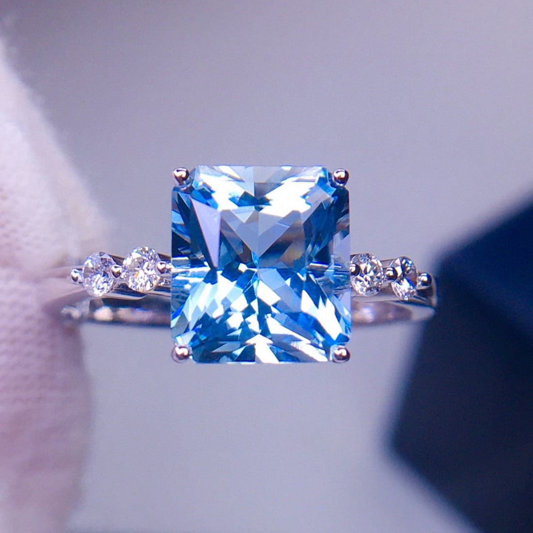 14k Gold 2.42 Ct Natural Aquamarine & Diamond Ring: Ref:231157107 // gold content:14k gold // ring size:7. 25us // // main gemstone:aquamarine // shape:radiant // carat weight:2. 42ct // color:blue // treatment:natural // // adjacent gemstone 2 : diamo