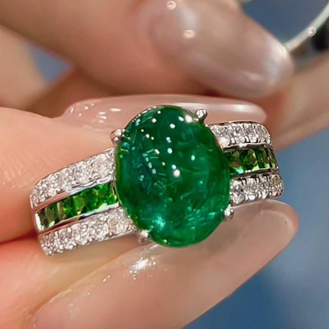 14k Gold 4.5 Ct Natural Emerald & Diamond Ring - 2