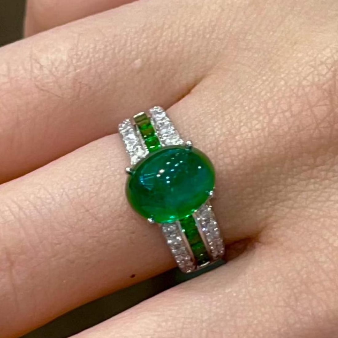 14k Gold 4.5 Ct Natural Emerald & Diamond Ring - 3