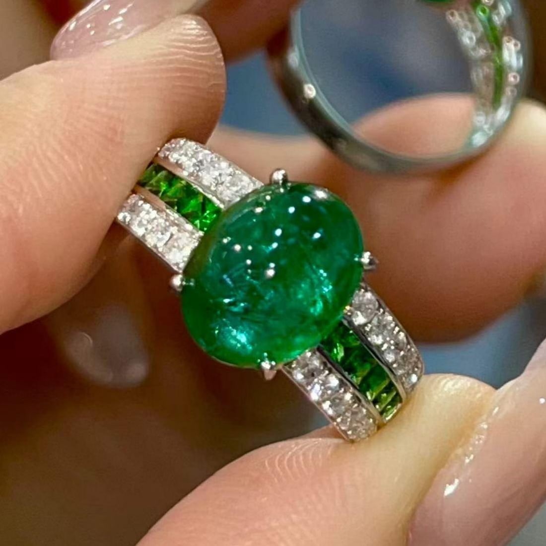 14k Gold 4.5 Ct Natural Emerald & Diamond Ring - 4