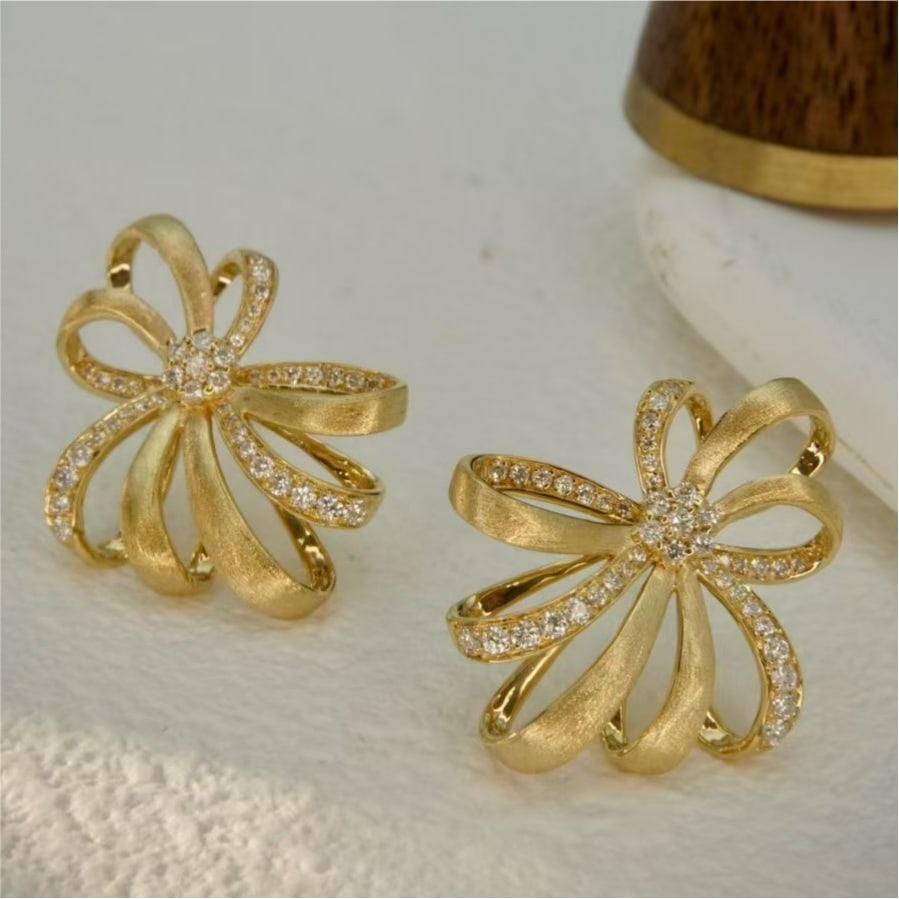 14k Gold 0.38 Ct Natural H Diamond Earrings: Ref:231157133 // gold content:14k gold // main gemstone:diamond // shape:round // carat weight:0. 38ct // clarity grade:vs-si // color:h // treatment:natural // cut grade:g // Condition: New Low Estim