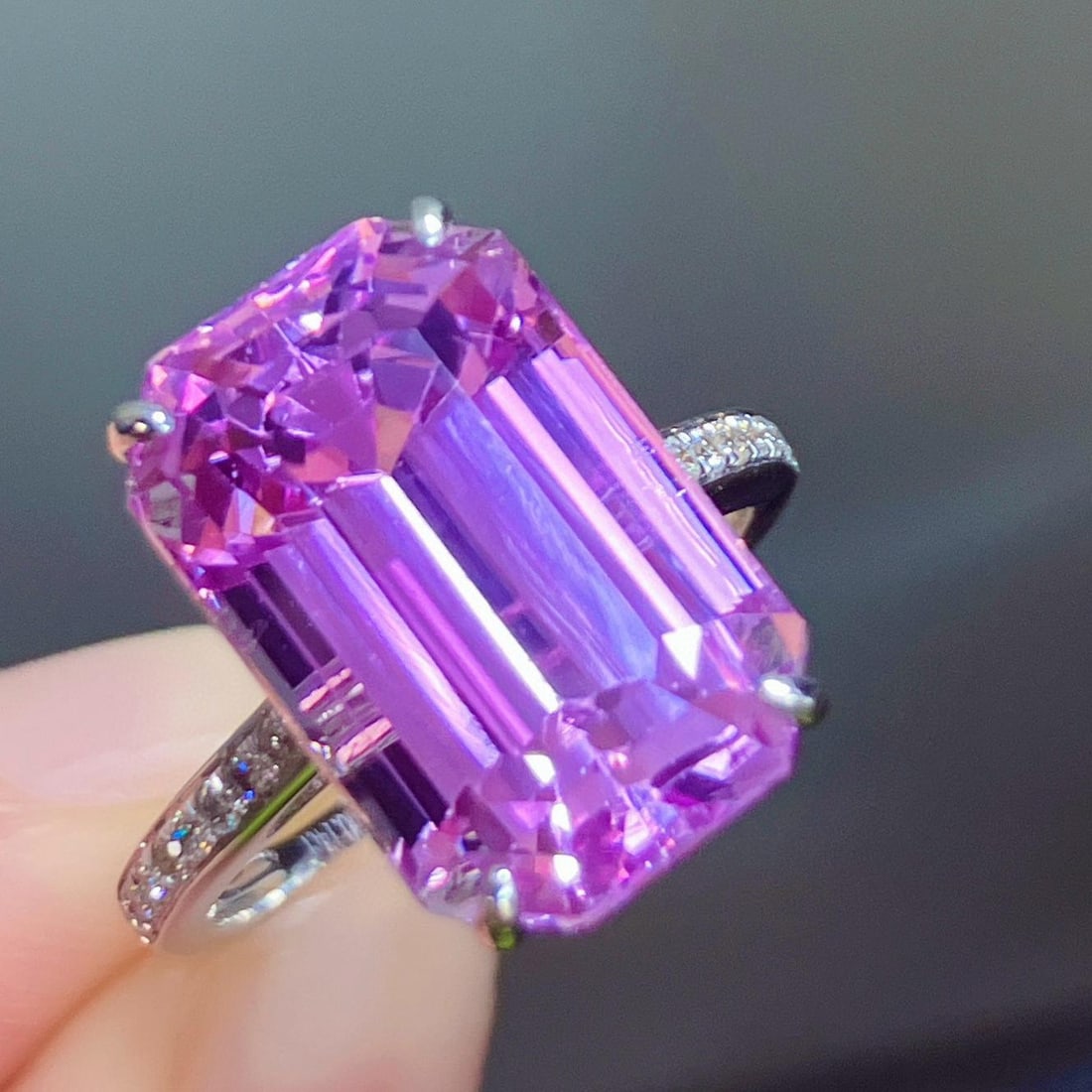 14k Gold 11.70 Ctw Natural Kunzite & Diamond Ring: Ref:231157148 // gold content:14k gold // ring size:7. 25us // // main gemstone:kunzite // shape:octagonal // carat weight:11. 56ct // color:pinkish purple // treatment:natural // // adjacent gemstone