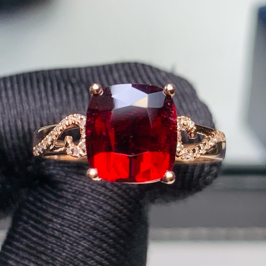 14k Gold 2.96 Ct Natural Tourmaline & Diamond Ring: Ref:231157150 // gold content:14k gold // ring size:7. 25us // // main gemstone:tourmaline // shape:cushion // carat weight:2. 96ct // color:red // treatment:natural // // adjacent gemstone 2 :