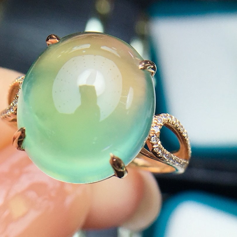 14k Gold 9.5 Ct Natural Prehnite & Diamond Ring - 4