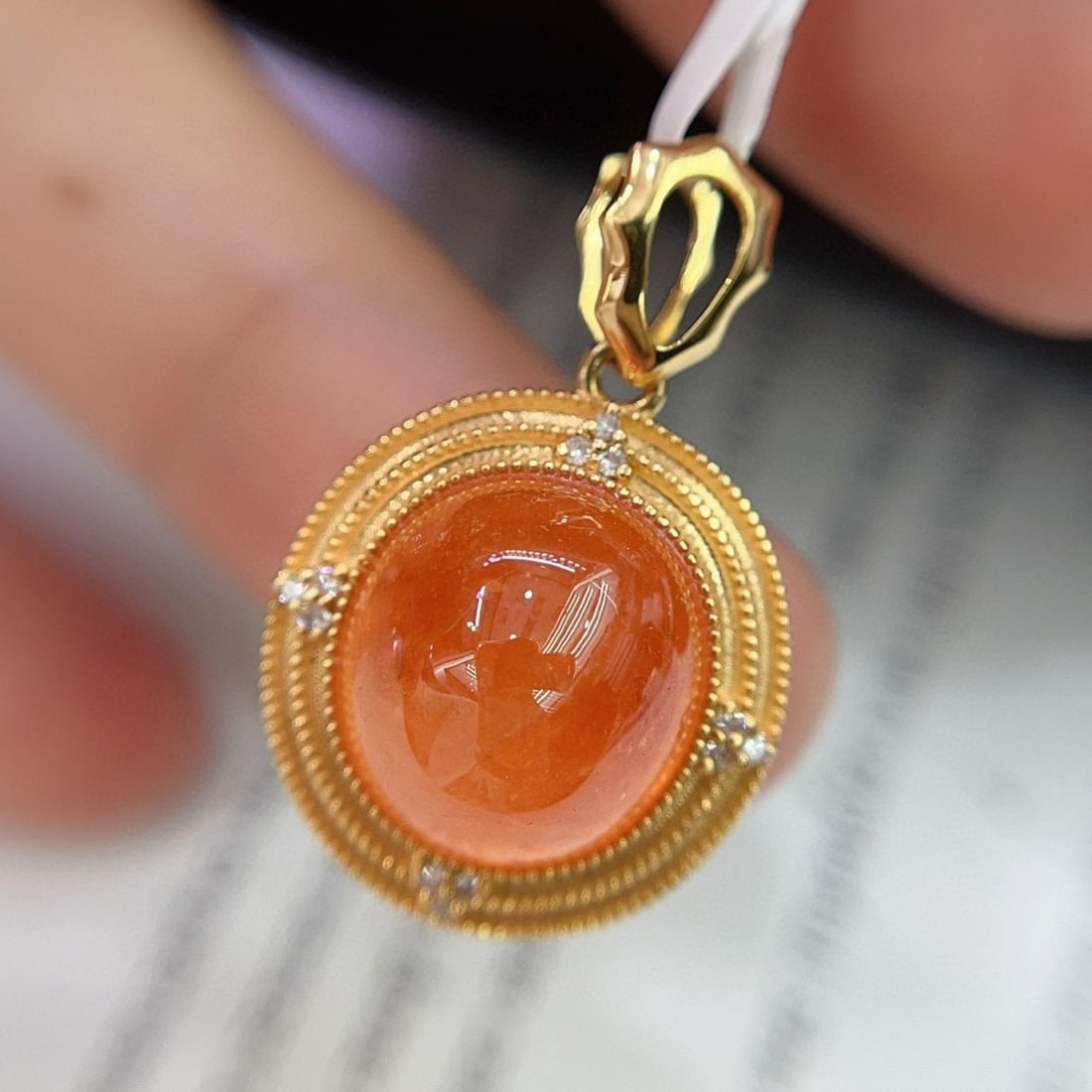 14k Gold 13.80 Ct Natural Spessartine & Diamond Pendant( Without Chain ): Ref:231157160 // gold content:14k gold // main gemstone:spessartine // shape:oval // carat weight:13. 80ct // color:orange // treatment:natural // // adjacent gemstone 2 : diamond // number of