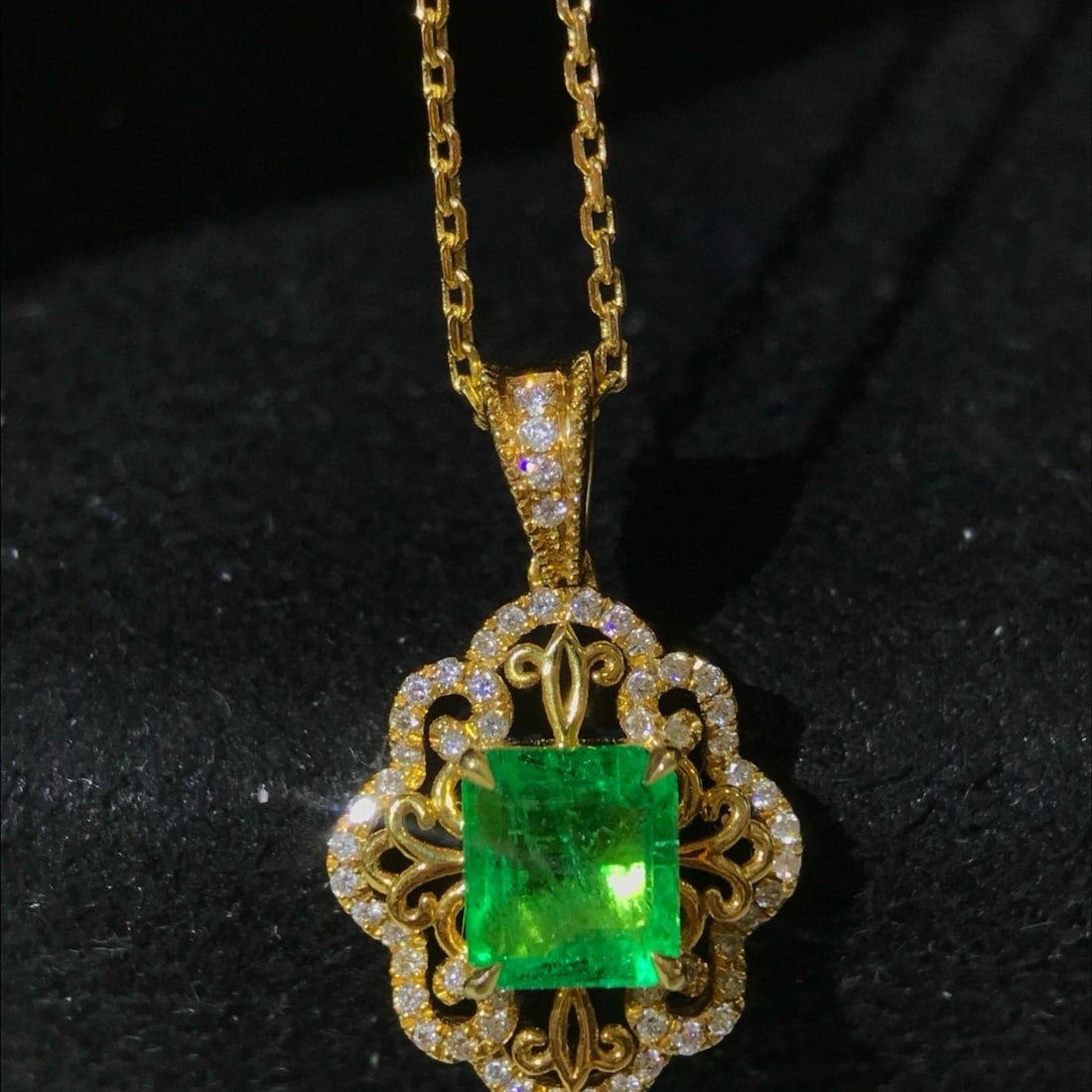 14k Gold 0.92 Ctw Natural Emerald & Diamond Pendant( Without Chain ): Ref:231157170 // gold content:14k gold // main gemstone:emerald // shape:octagonal // carat weight:0. 80ct // color:green // treatment:natural // // adjacent gemstone 2 : diamond // shape:round // car