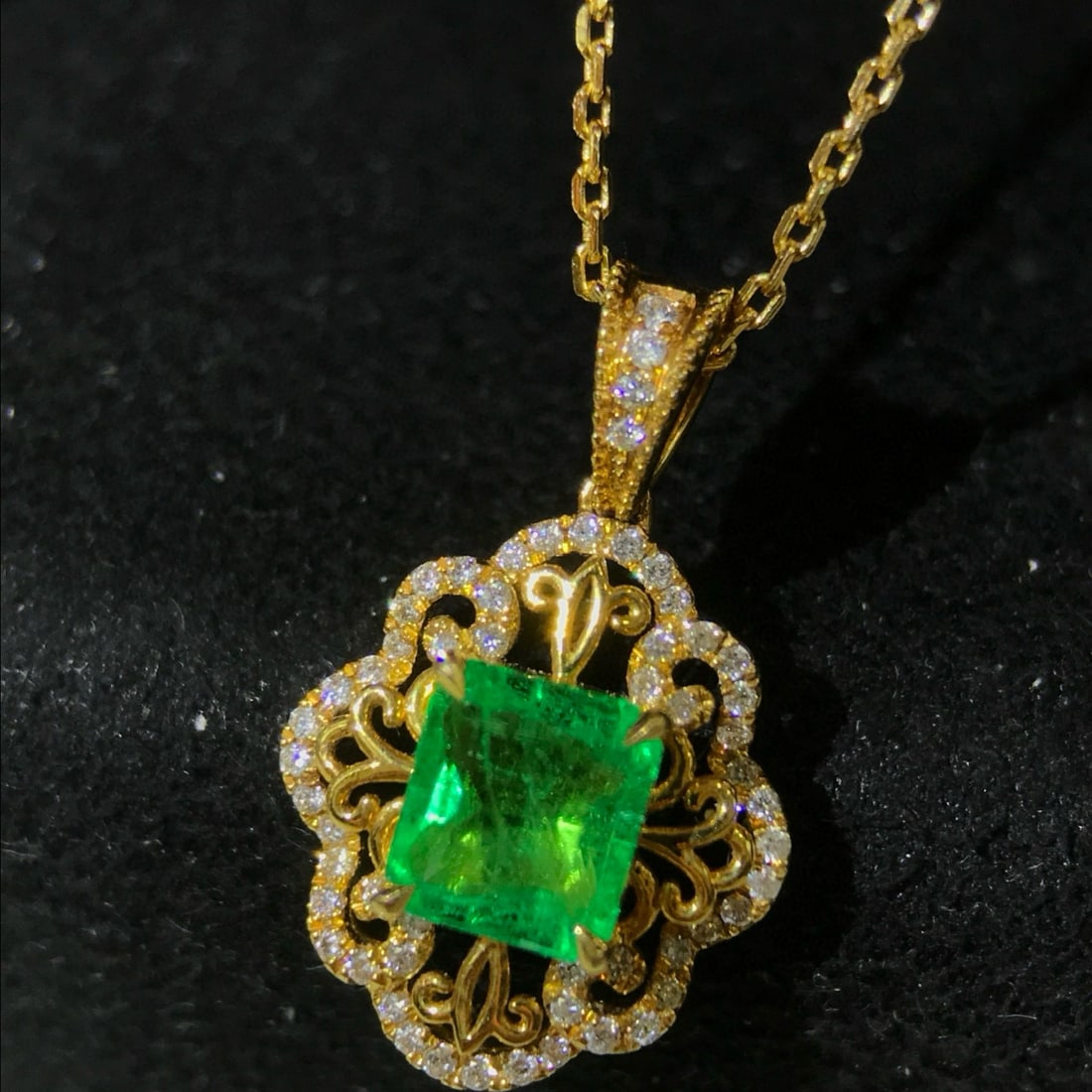 14k Gold 0.92 Ctw Natural Emerald & Diamond Pendant( Without Chain ) - 4