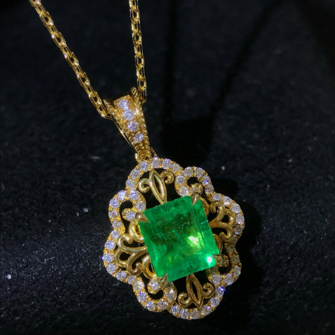 14k Gold 0.92 Ctw Natural Emerald & Diamond Pendant( Without Chain ) - 5