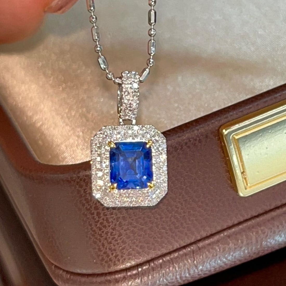 14k Gold 1.00 Ct Natural Sapphire & Diamond Pendant( Without Chain ): Ref:231157173 // gold content:14k gold // main gemstone:sapphire // shape:octagonal // carat weight:1. 00ct // color:blue // treatment:natural // // adjacent gemstone 2 : diamond // shape:round // cla