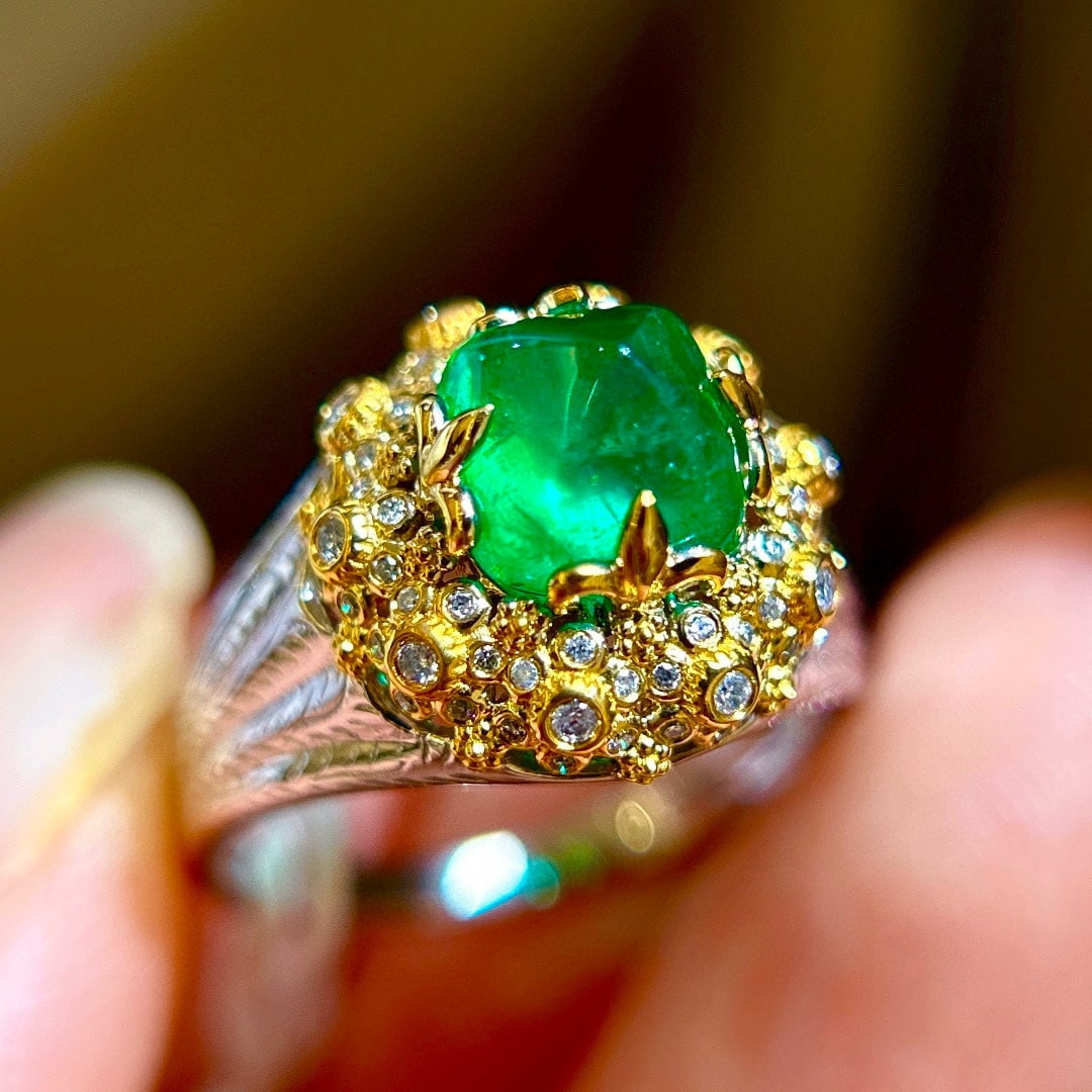14k Gold 2.30 Ctw Natural Emerald & Diamond Ring: Ref:231157175 // gold content:14k gold // ring size:7. 25us // // main gemstone:emerald // shape:sugar-loaf // carat weight:2. 13ct // color:green // treatment:natural // // adjacent gemstone 2 : diam