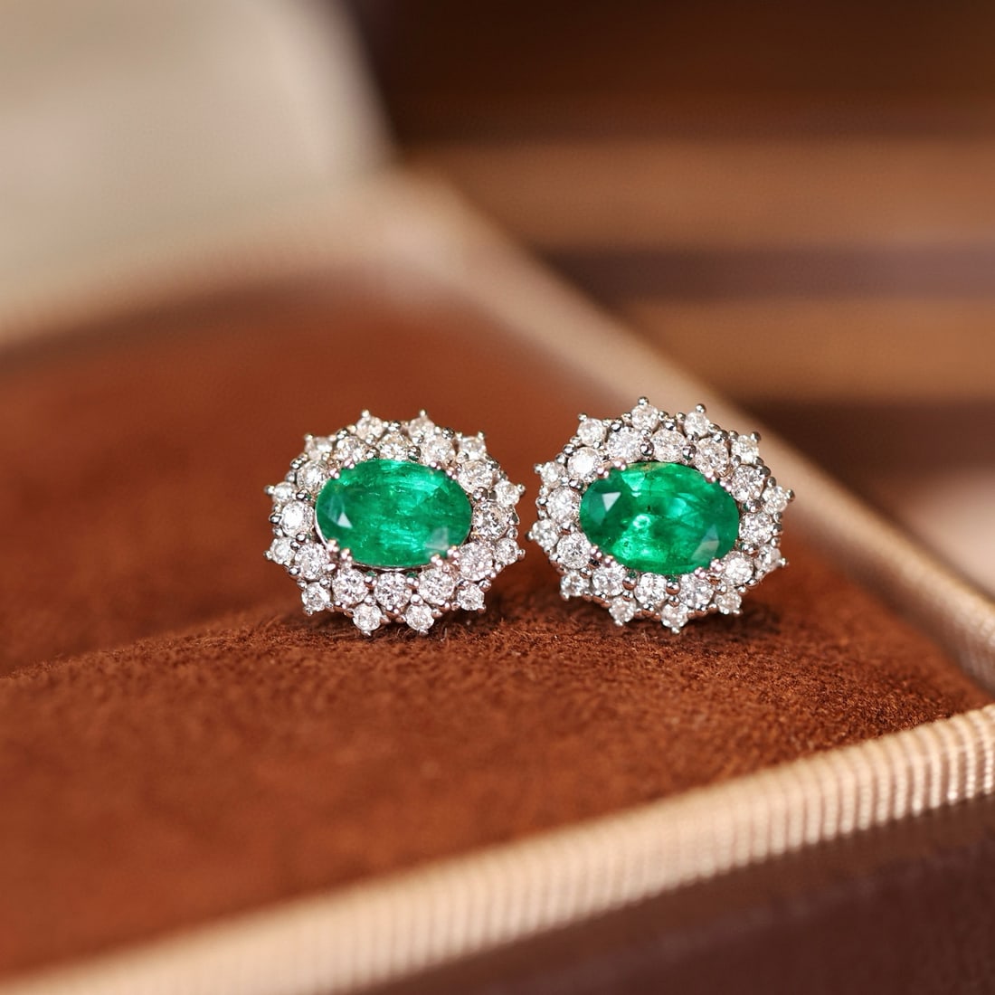 14k Gold 1.36 Ctw Natural Emerald & Diamond Earrings - 4