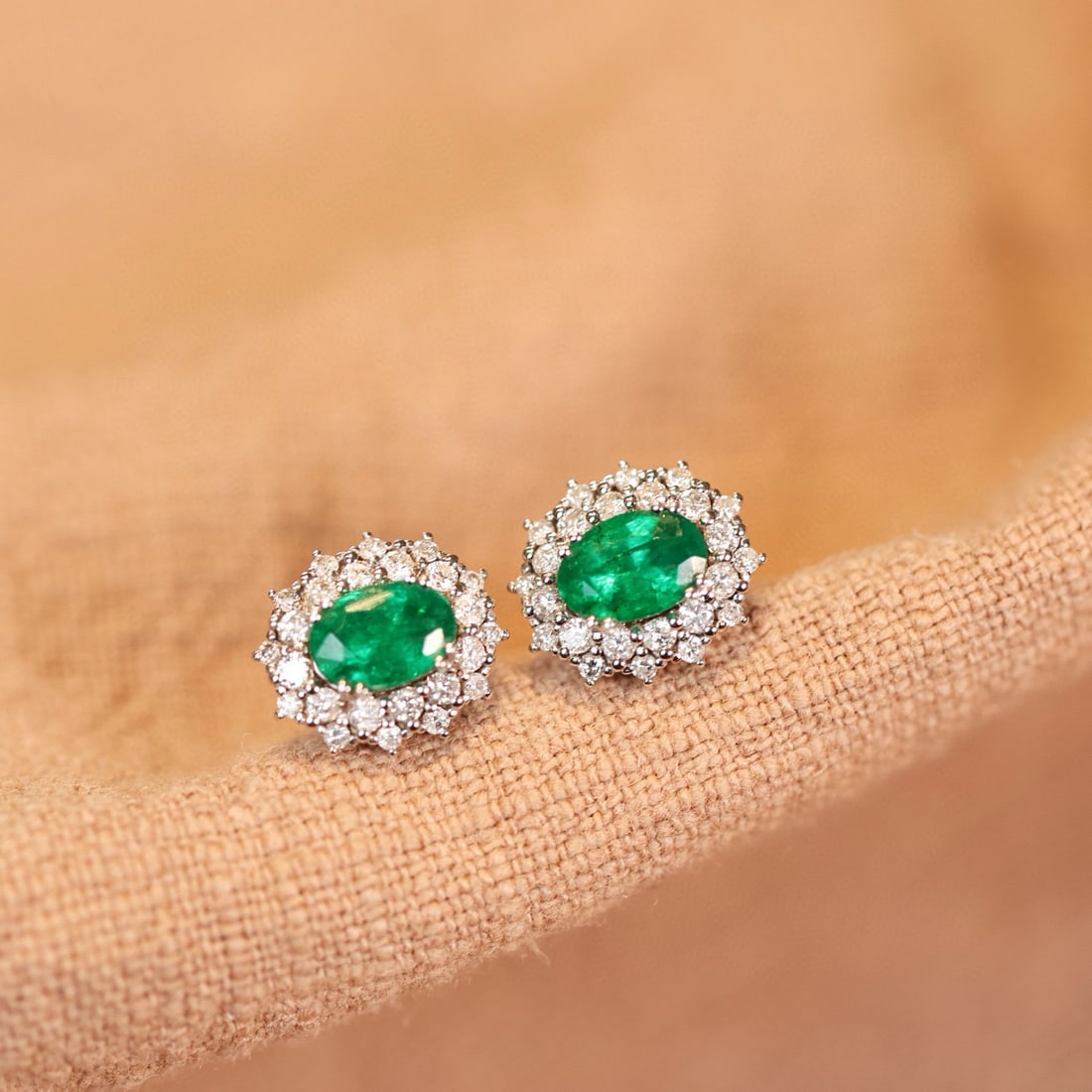 14k Gold 1.36 Ctw Natural Emerald & Diamond Earrings - 6