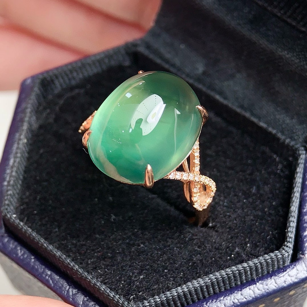 14k Gold 12.3 Ct Natural Prehnite & Diamond Ring: Ref:231157200 // gold content:14k gold // ring size:7. 25us // // main gemstone:prehnite // shape:oval // carat weight:12. 3ct // color:green // treatment:natural // // adjacent gemstone 2 : diamond