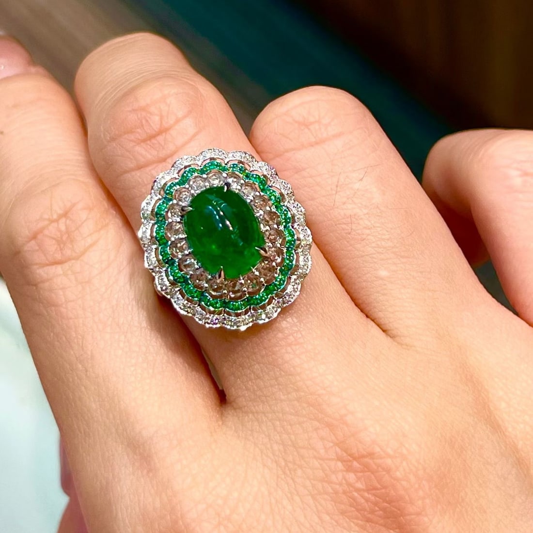 14k Gold 3.2 Ct Natural Emerald & Diamond Ring - 2