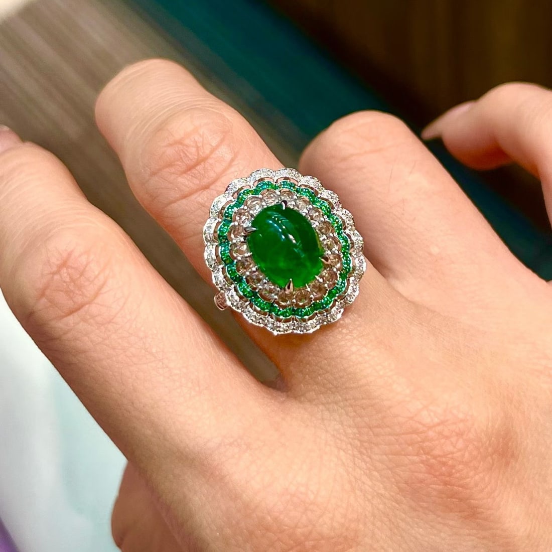 14k Gold 3.2 Ct Natural Emerald & Diamond Ring - 3