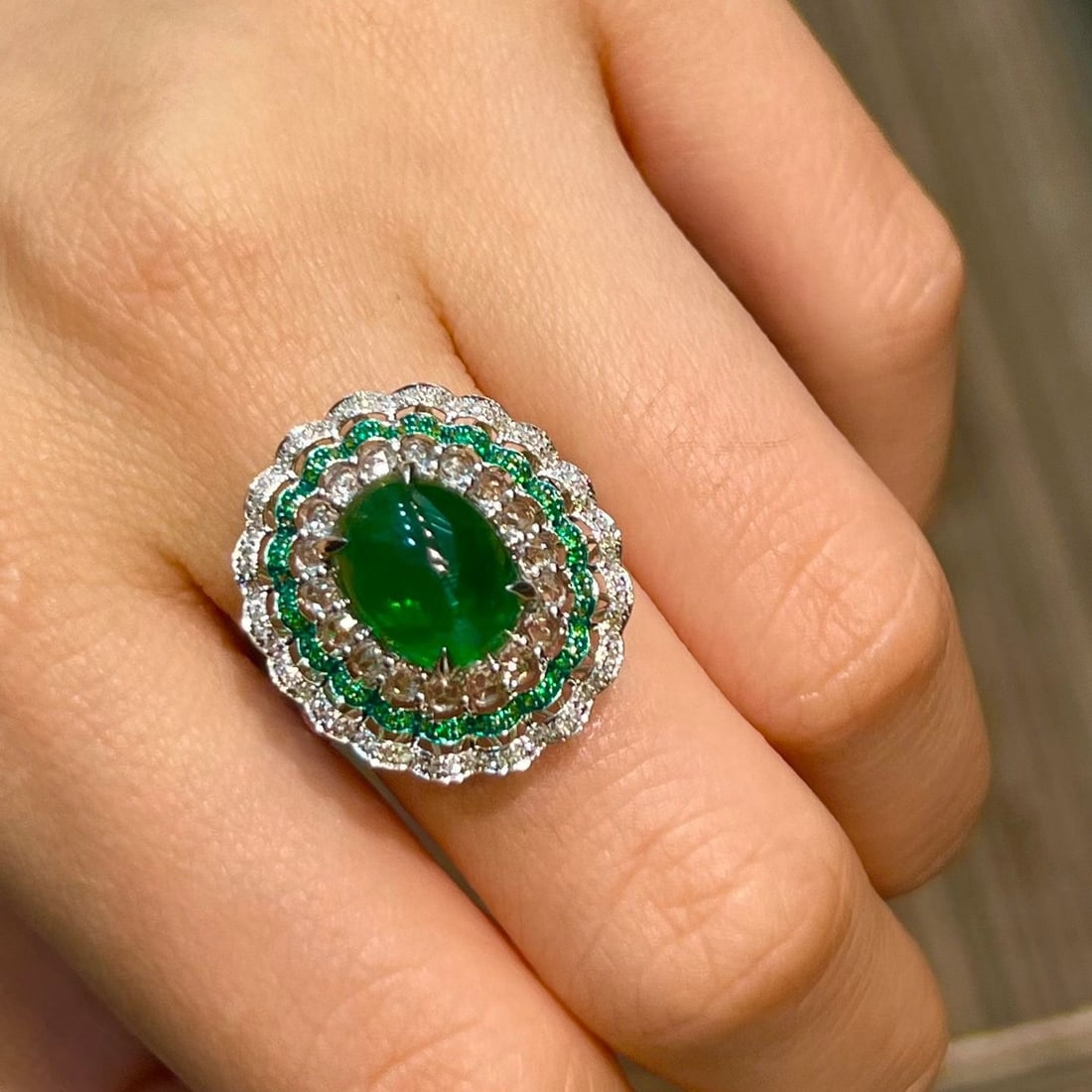 14k Gold 3.2 Ct Natural Emerald & Diamond Ring - 4