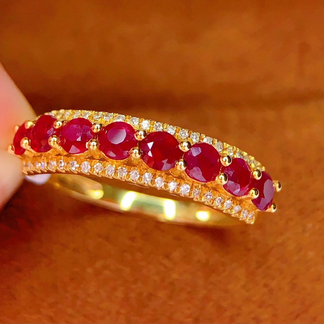14k Gold 1.00 Ct Natural Ruby & Diamond Ring: Ref:231157219 // gold content:14k gold // ring size:7. 25us // // main gemstone:ruby // shape:oval // carat weight:1. 00ct // color:red // treatment:natural // // adjacent gemstone 2 : diamond //
