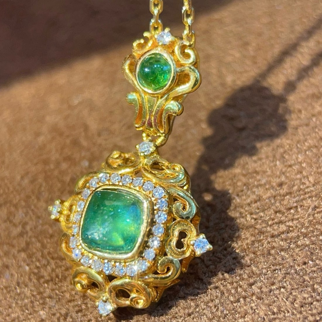 14k Gold 0.77 Ctw Natural Emerald & Diamond Pendant( Without Chain ) - 2