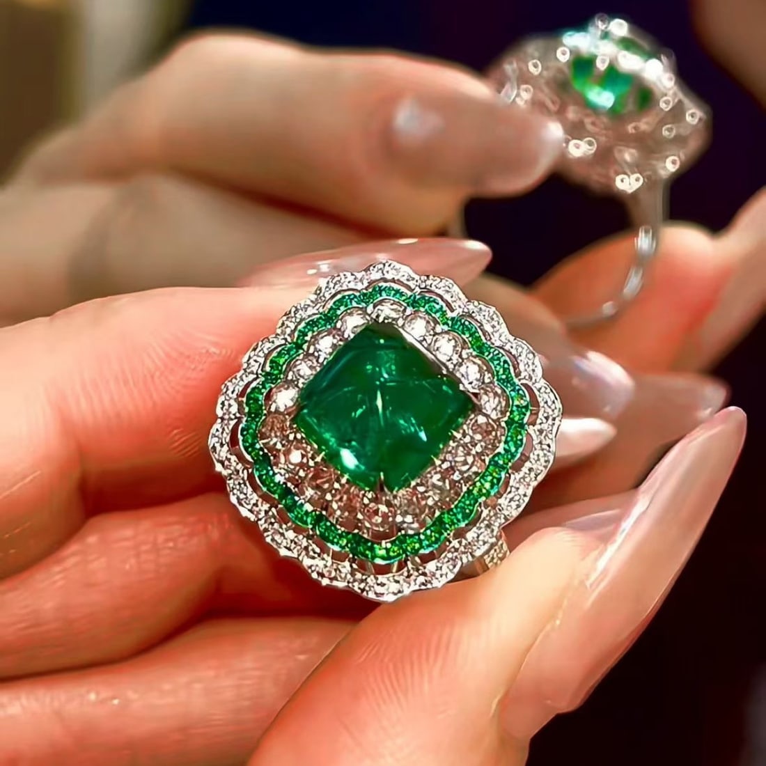 14k Gold 3.5 Ct Natural Emerald & Diamond Ring: Ref:231157225 // gold content:14k gold // ring size:7. 25us // // main gemstone:emerald // shape:sugar-loaf // carat weight:3. 5ct // color:green // treatment:natural // // adjacent gemstone 2 : diamo