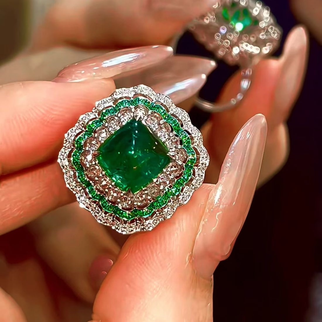 14k Gold 3.5 Ct Natural Emerald & Diamond Ring - 2