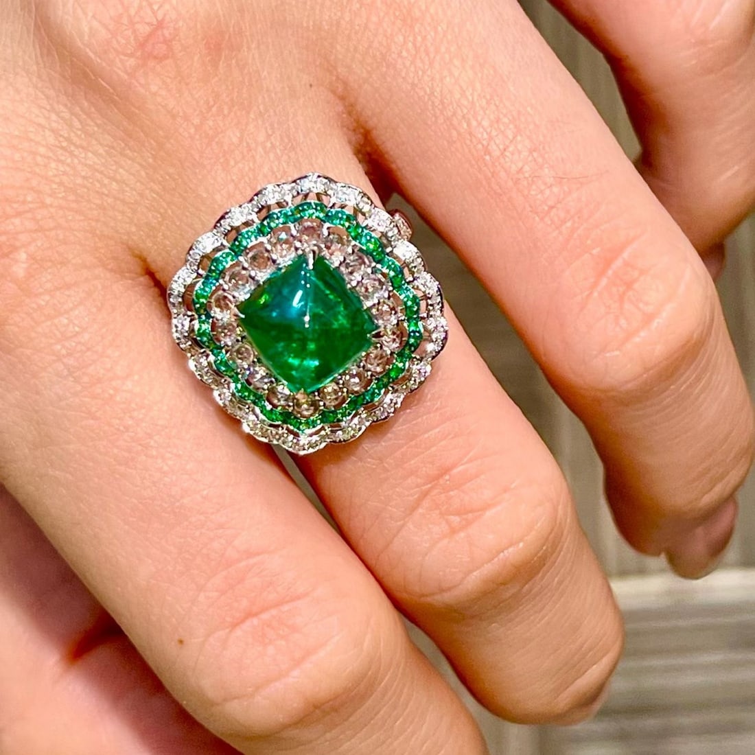 14k Gold 3.5 Ct Natural Emerald & Diamond Ring - 3