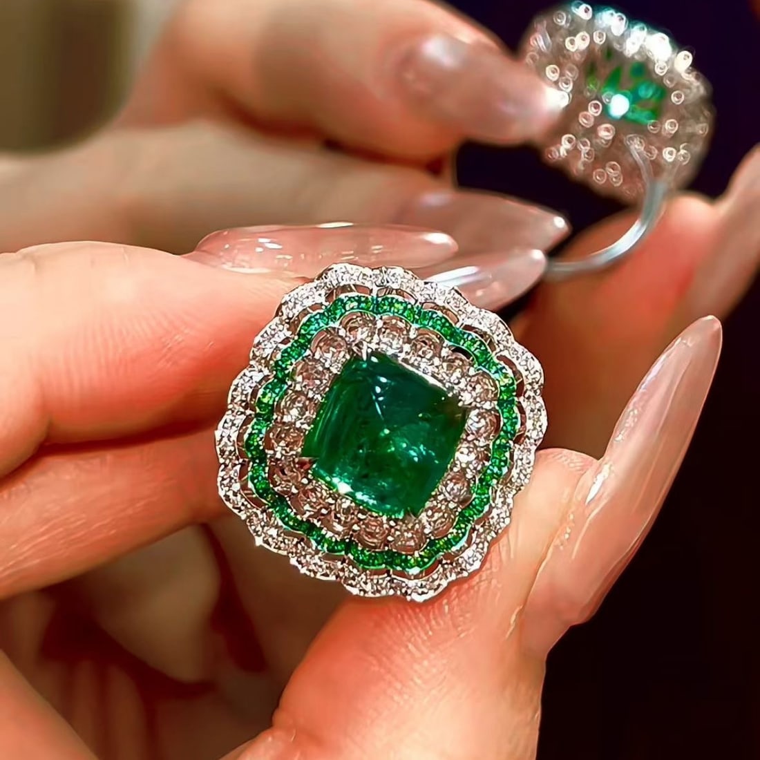 14k Gold 3.5 Ct Natural Emerald & Diamond Ring - 4
