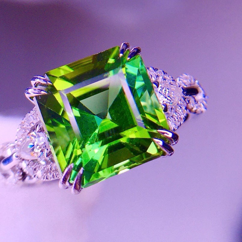 14k Gold 3.95 Ct Natural Tourmaline & Diamond Ring: Ref:231157251 // gold content:14k gold // ring size:7. 25us // // main gemstone:tourmaline // shape:octagonal // carat weight:3. 95ct // color:green // treatment:natural // // adjacent gemstone 2 :
